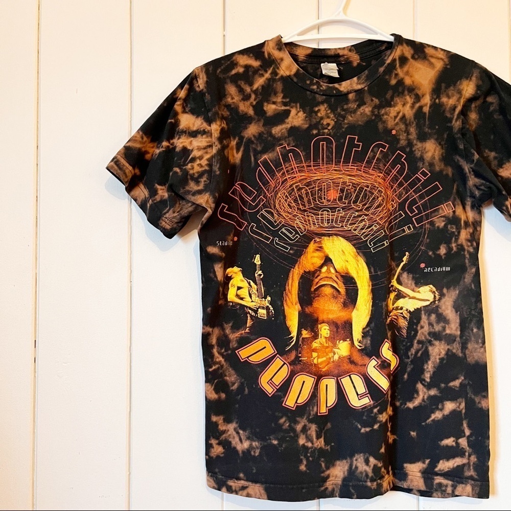 Red Hot Chili Pepper Stadium Arcadium T-shirt. Size Small.